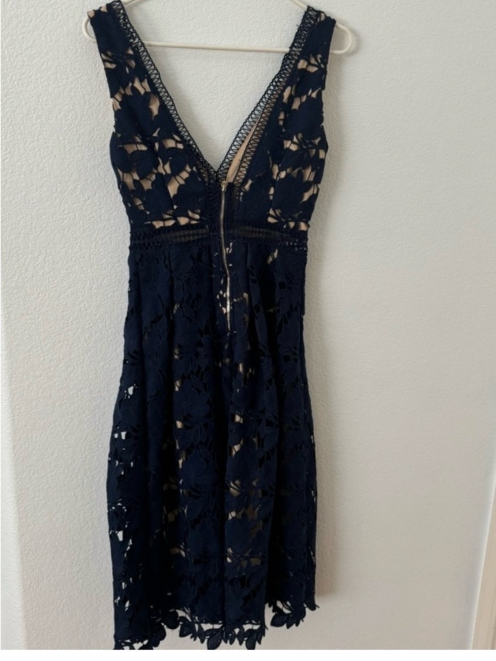 Romeo & Juliet Couture Navy Lace V-Neck Midi Dress NWT - Picture 2 of 4